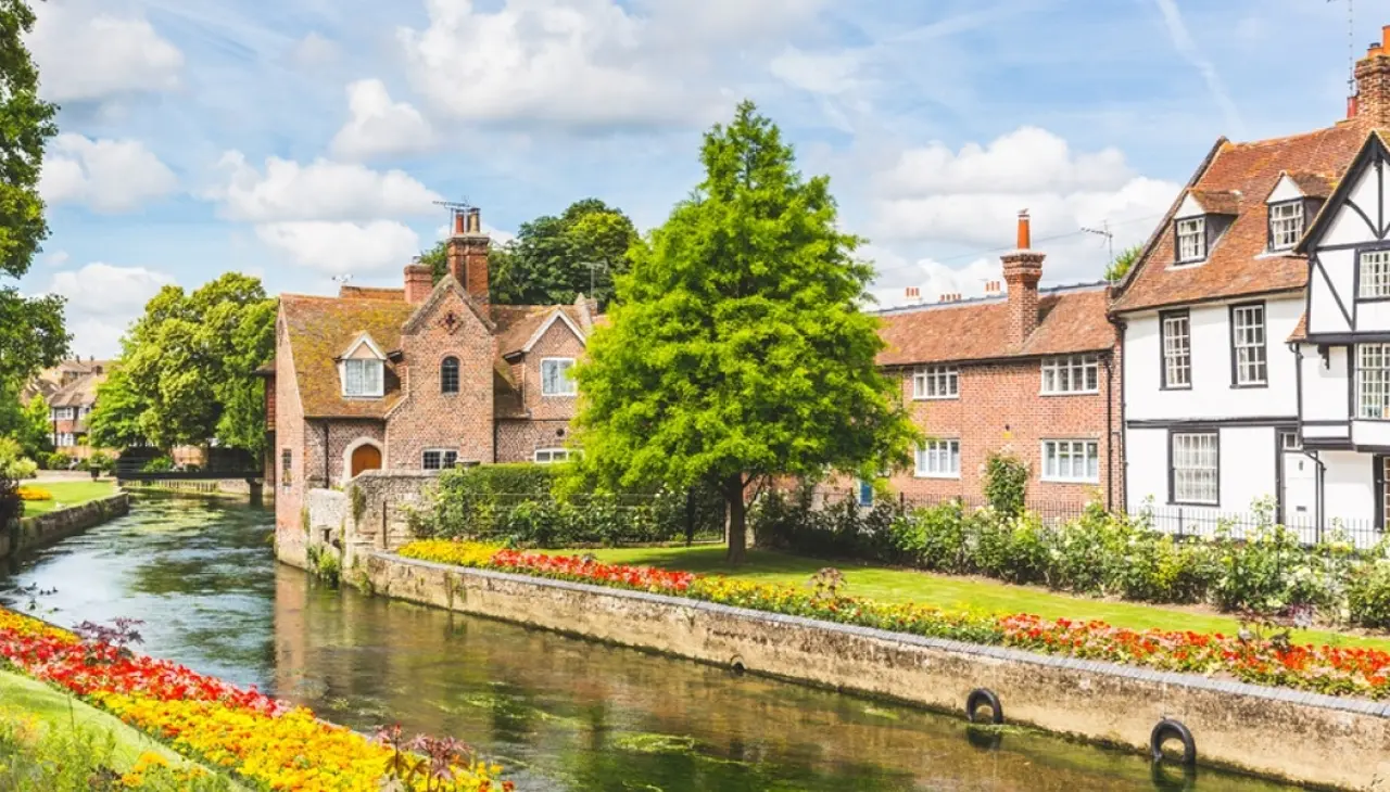 Bagikan pengalaman liburan ke daerah terpencil di Eropa | Travel